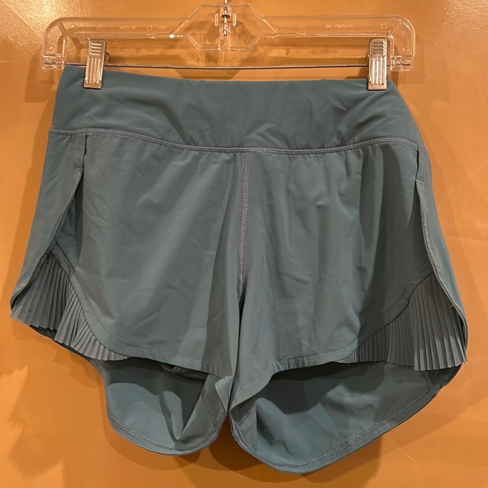 Lululemon Sz 6 teal shorts: Play off the Pleats